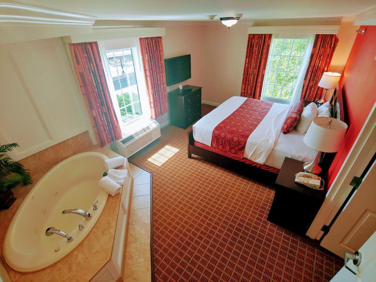 The Wilshire Grand Hotel 3*