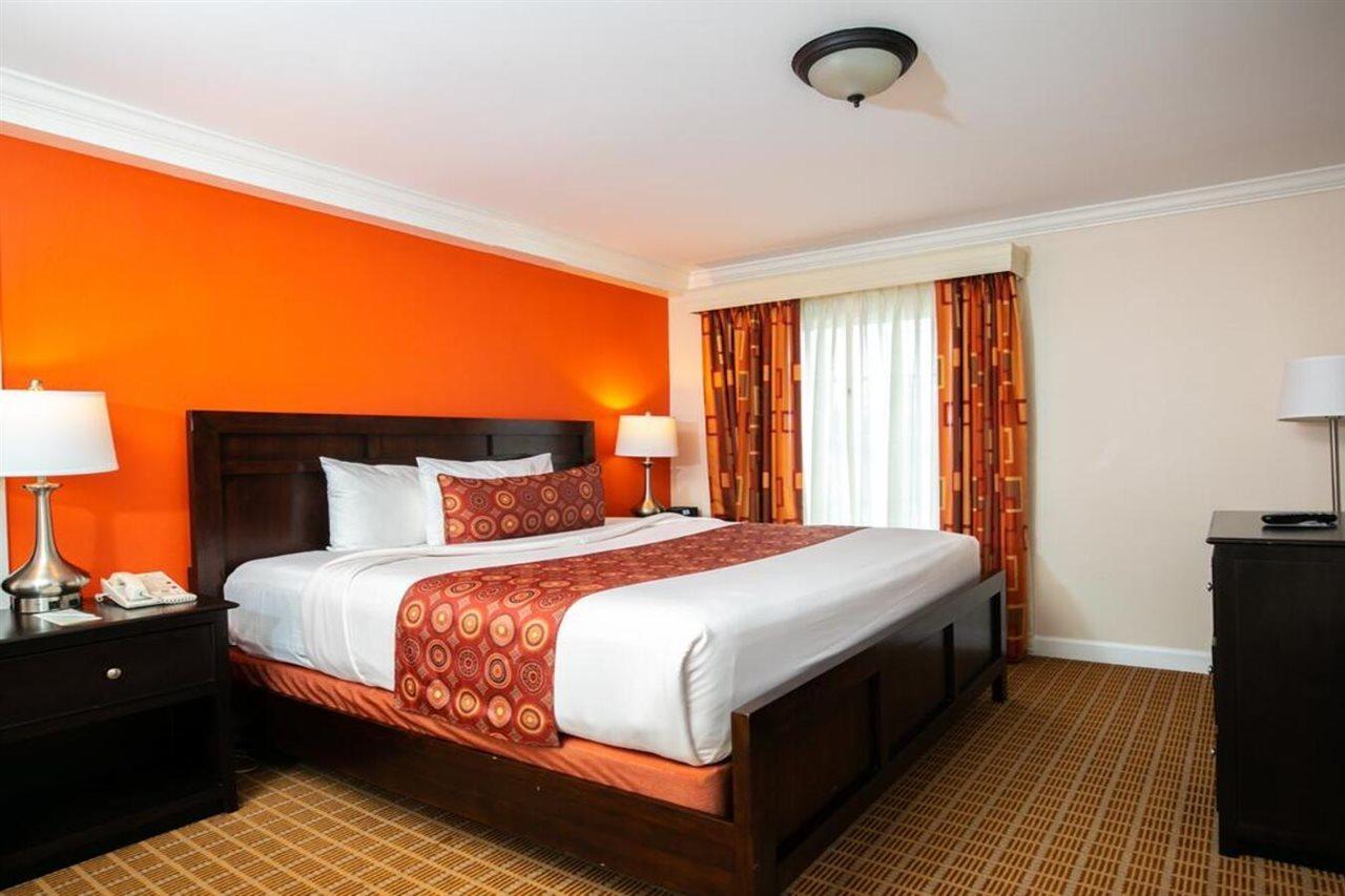 The Wilshire Grand 3* West Orange
