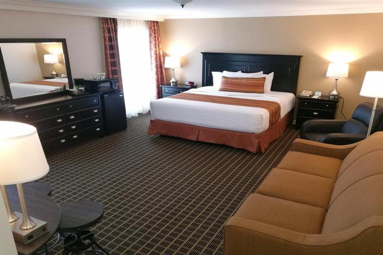 The Wilshire Grand 3*