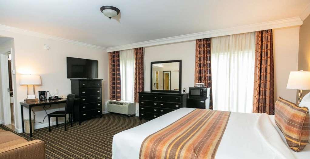The Wilshire Grand Hotel West Orange