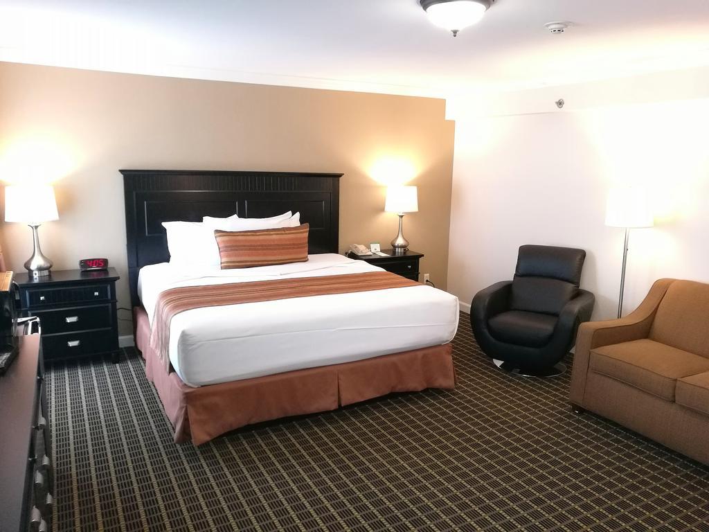 The Wilshire Grand Hotel 3*