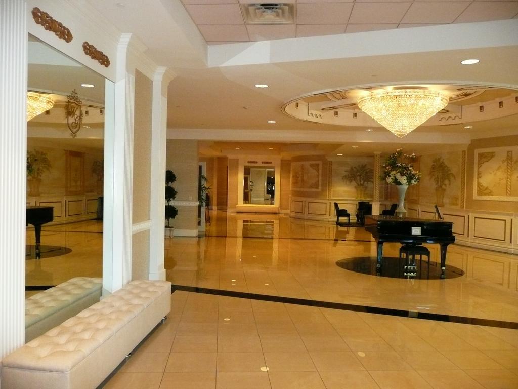 The Wilshire Grand 3*