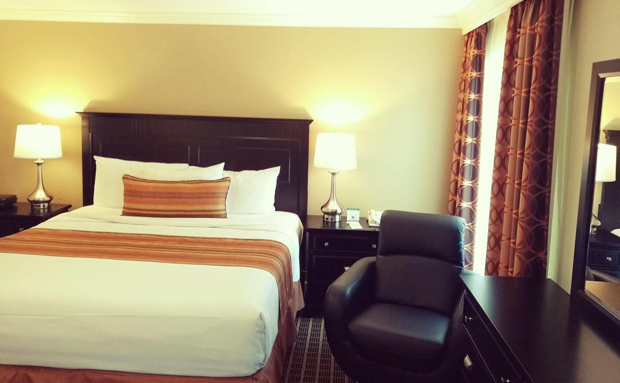 Hotel The Wilshire Grand West Orange