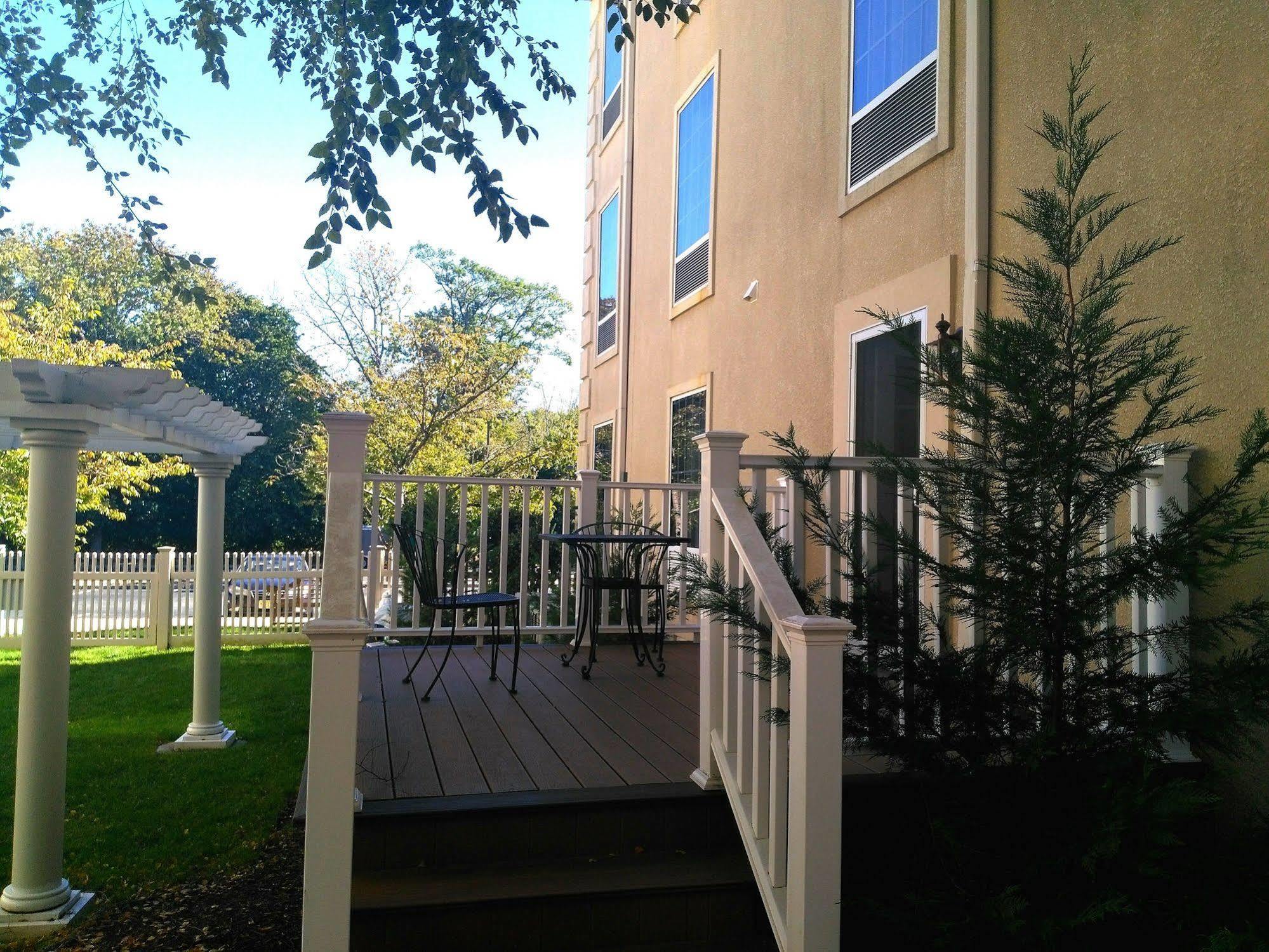 The Wilshire Grand 3*