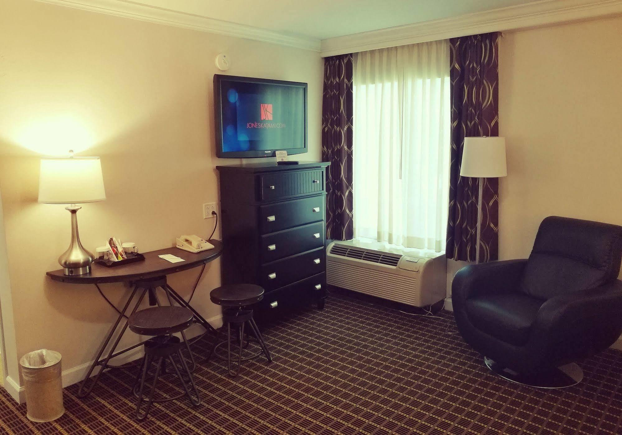 The Wilshire Grand 3*