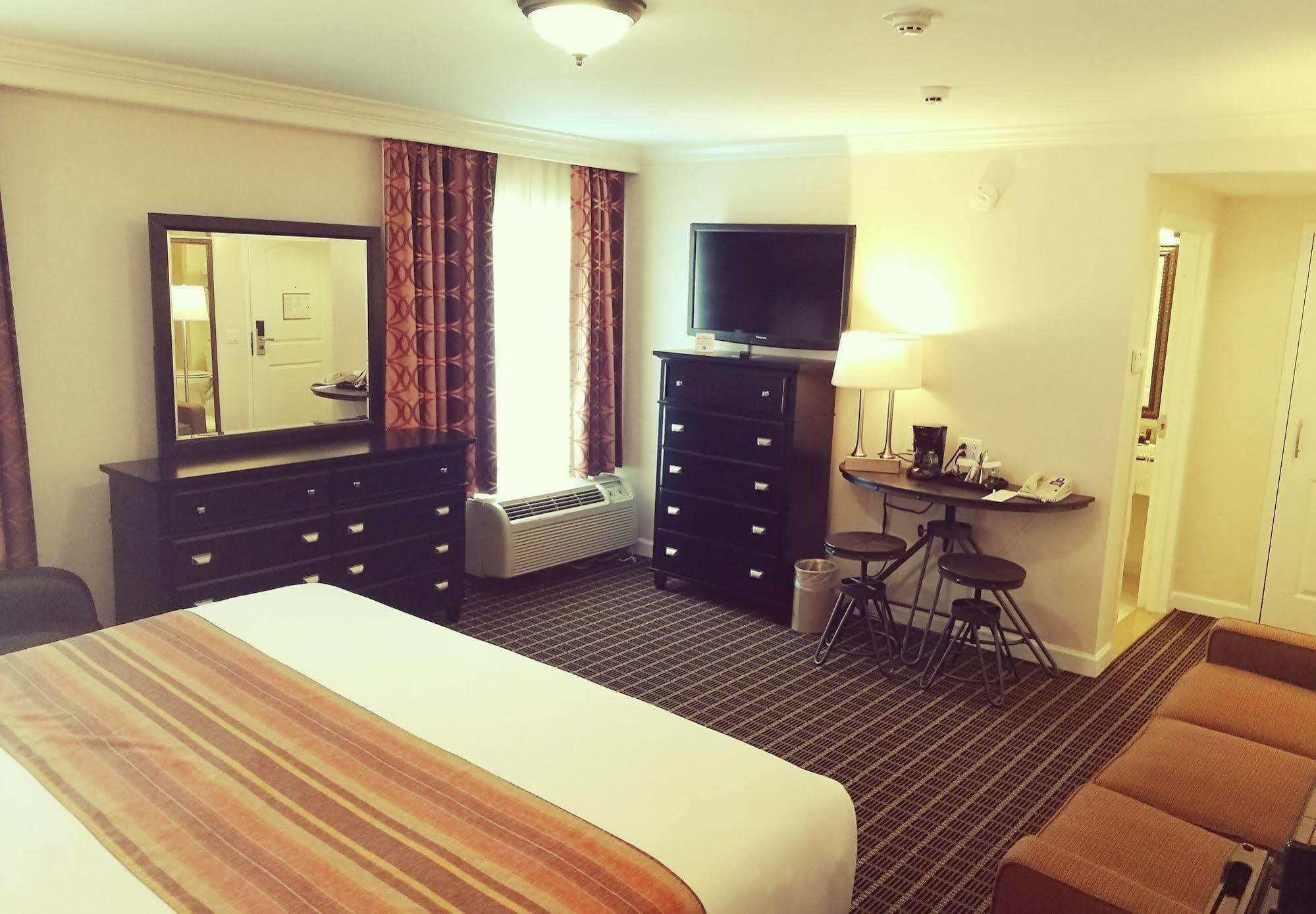 The Wilshire Grand 3* West Orange
