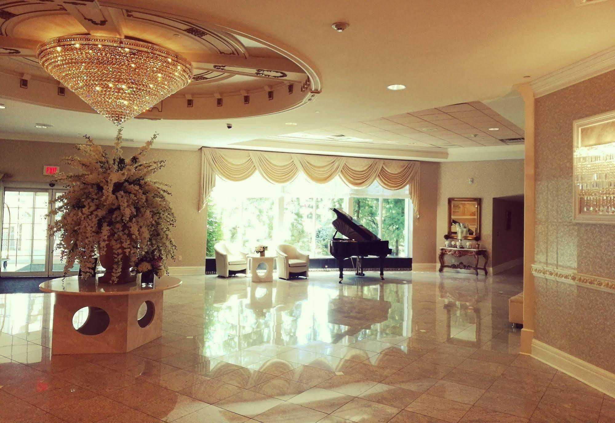 The Wilshire Grand 3*