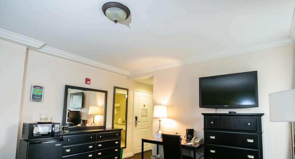 The Wilshire Grand Hotel 3*