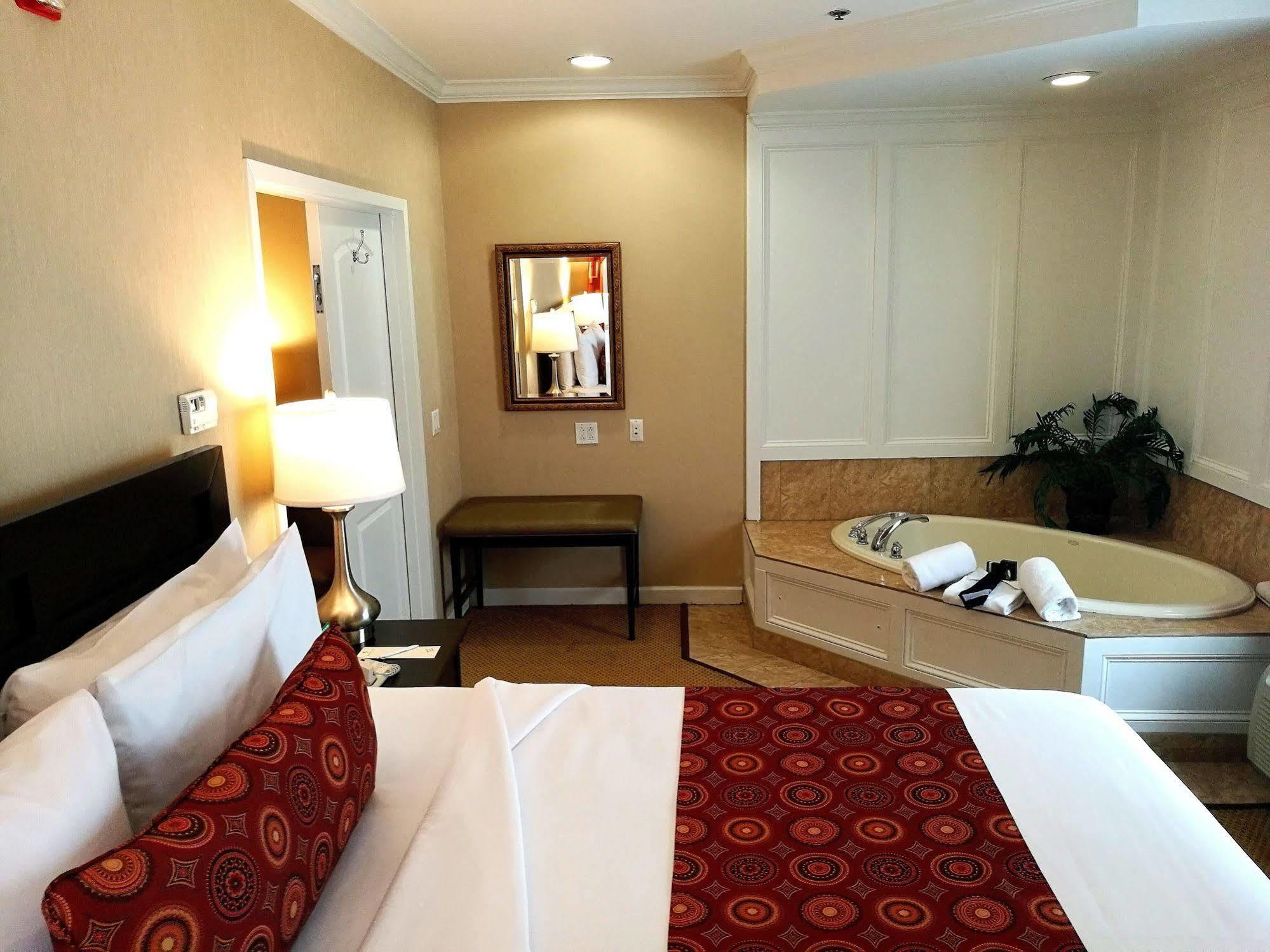 The Wilshire Grand 3*